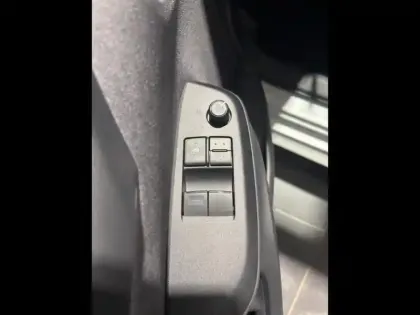 Photo 13 Toyota Yaris  116h Dynamic 5p MY22