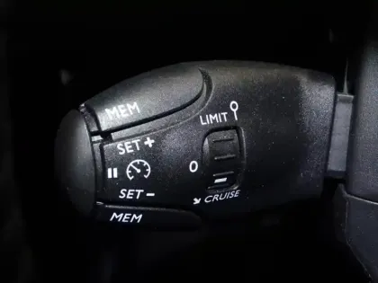 Photo 13 Peugeot 2008  1.2 PureTech 100ch S&S Allure