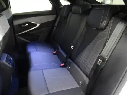 Photo 8 Peugeot 3008  1.2 Hybrid 145ch Allure e-DCS6