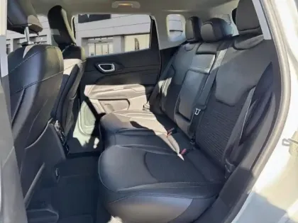 Photo 9 Jeep Compass  1.3 Turbo T4 240ch PHEV 4xe Overland AT6 eAWD