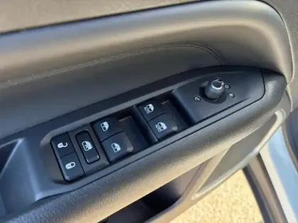 Photo 14 Jeep Compass  1.3 Turbo T4 240ch PHEV 4xe Overland AT6 eAWD