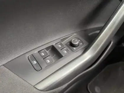 Photo 5 Volkswagen Taigo  1.0 TSI 110ch R-Line DSG7