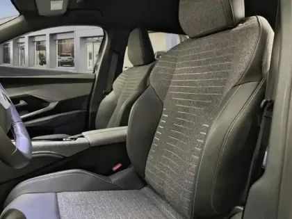 Photo 8 Peugeot 5008  Hybrid 136ch Allure e-DCS6