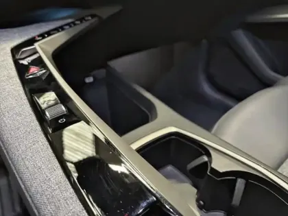 Photo 14 Peugeot 5008  Hybrid 136ch Allure e-DCS6