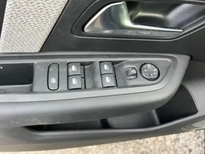 Photo 11 Citroën C4  1.5 BlueHDi 130ch S&S MAX Automatique