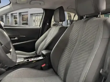 Photo 8 Peugeot 208  1.2 Hybrid 100ch Allure e-DCS6