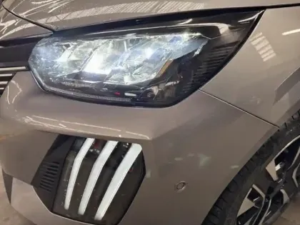 Photo 11 Peugeot 208  1.2 Hybrid 100ch Allure e-DCS6