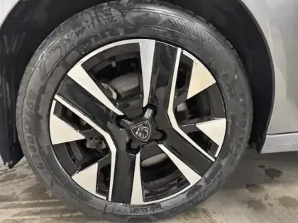 Photo 10 Peugeot 208  1.2 Hybrid 100ch Allure e-DCS6