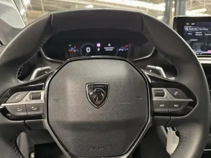 Photo 14 Peugeot 208  1.2 Hybrid 100ch Allure e-DCS6