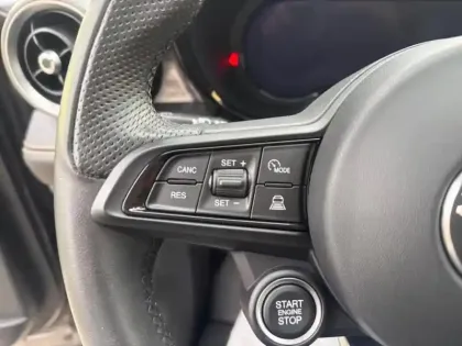 Photo 28 Alfa Romeo Tonale  1.3 PHEV 280ch Tributo Italiano AT6 e-Q4