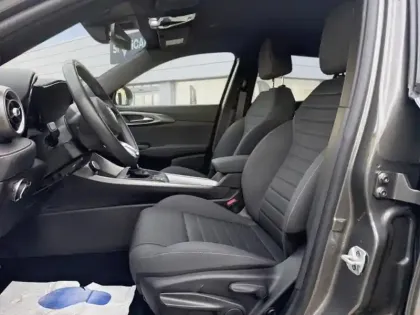 Photo 23 Alfa Romeo Tonale  1.3 PHEV 280ch Tributo Italiano AT6 e-Q4