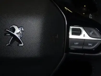 Photo 14 Peugeot 208  e- 136ch Allure Pack