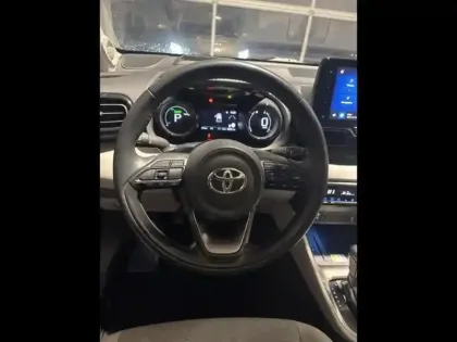 Photo 5 Toyota Yaris  116h Iconic 5p MY22