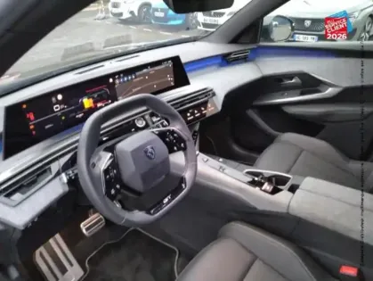 Photo 29 Peugeot 5008  Hybrid 136ch GT e-DCS6 GPS Carplay