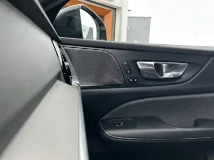 Photo 21 Volvo V60  T6 AWD Recharge 253 ch + 145 ch Geartronic 8