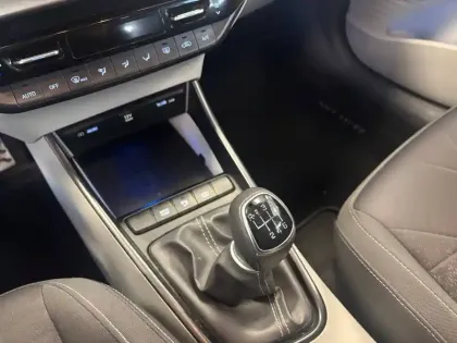 Photo 104 Hyundai Bayon  1.0 T-GDi 100 Hybrid 48V