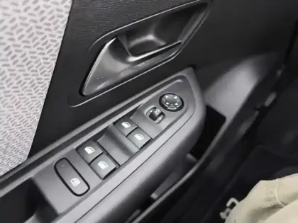 Photo 23 Citroën C4  PureTech 130 S&S EAT8