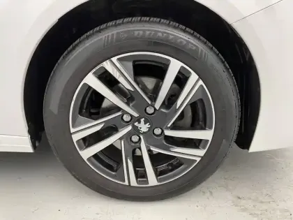 Photo 17 Peugeot 208  PureTech 100 S&S BVM6