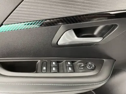 Photo 31 Peugeot 208  PureTech 100 S&S BVM6