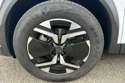 Photo 36 Peugeot 2008  Hybrid 136 e-DCS6