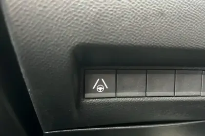 Photo 24 Peugeot 2008  Hybrid 136 e-DCS6