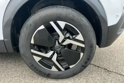 Photo 37 Peugeot 2008  Hybrid 136 e-DCS6