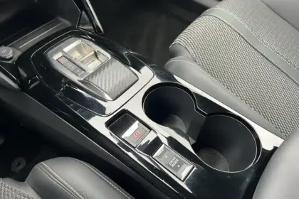 Photo 27 Peugeot 2008  Hybrid 136 e-DCS6