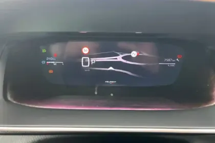 Photo 44 Peugeot 2008  Hybrid 136 e-DCS6