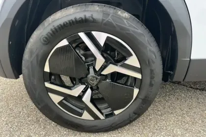 Photo 10 Peugeot 2008  Hybrid 136 e-DCS6