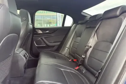 Photo 15 Jaguar Xe  D200 MHEV BVA