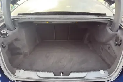 Photo 12 Jaguar Xe  D200 MHEV BVA