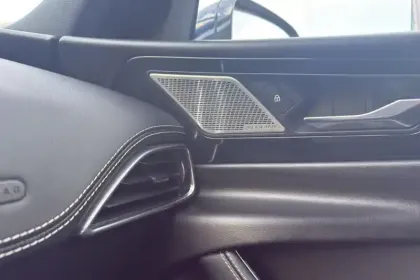 Photo 25 Jaguar Xe  D200 MHEV BVA