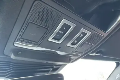 Photo 26 Jaguar Xe  D200 MHEV BVA