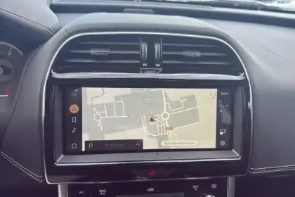 Photo 20 Jaguar Xe  D200 MHEV BVA