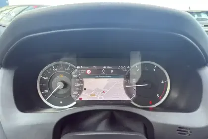 Photo 19 Jaguar Xe  D200 MHEV BVA