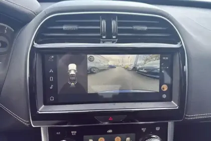 Photo 23 Jaguar Xe  D200 MHEV BVA