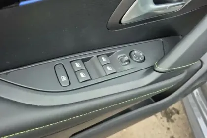 Photo 63 Peugeot 208  Electrique 50 kWh 136ch