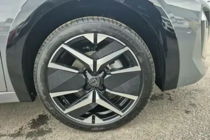 Photo 13 Peugeot 208  Electrique 50 kWh 136ch