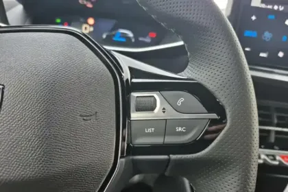 Photo 43 Peugeot 208  Electrique 50 kWh 136ch