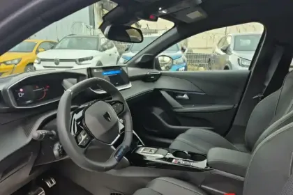 Photo 33 Peugeot 208  Electrique 50 kWh 136ch