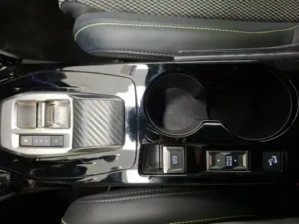 Photo 33 Peugeot 2008  Hybrid 136 e-DCS6