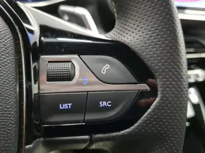 Photo 17 Peugeot 2008  Hybrid 136 e-DCS6