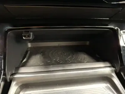 Photo 32 Peugeot 2008  Hybrid 136 e-DCS6