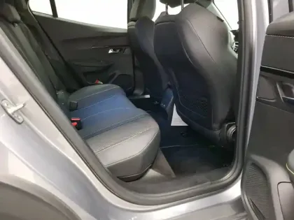 Photo 36 Peugeot 2008  Hybrid 136 e-DCS6