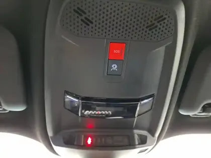 Photo 34 Peugeot 2008  Hybrid 136 e-DCS6