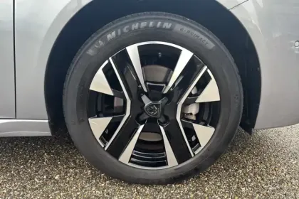 Photo 14 Peugeot 208  Hybrid 100 e-DCS6