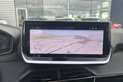 Photo 16 Peugeot 208  Hybrid 100 e-DCS6