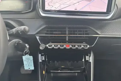 Photo 19 Peugeot 208  Hybrid 100 e-DCS6