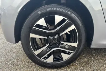 Photo 13 Peugeot 208  Hybrid 100 e-DCS6