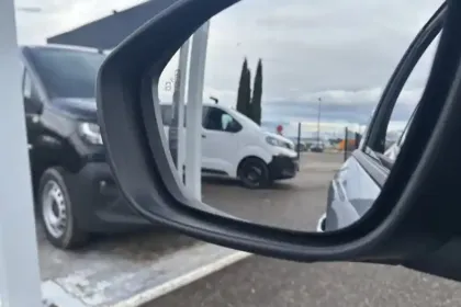 Photo 24 Peugeot 208  Hybrid 100 e-DCS6